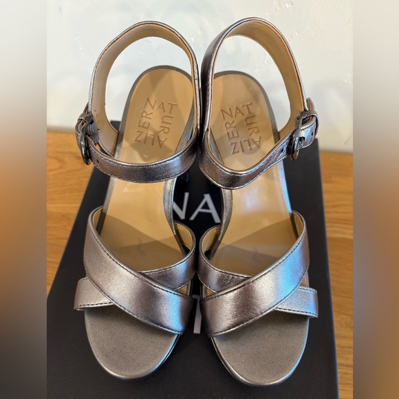 Naturalizer Mia pewter leather Metallic sandals Heels excellent condition size 5 - Picture 11 of 16